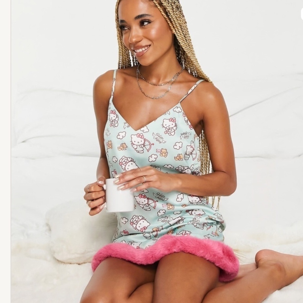 Sanrio Hello Kitty Faux Fur Trim Chemise women’s size Small